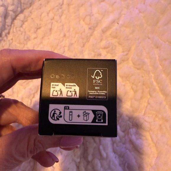 Huda Easy Bake Setting Spray New - Picture 3 of 4